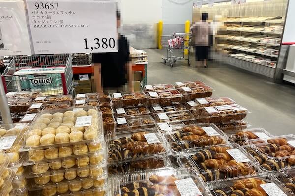 バイカラークロワッサンの販売場所(ベーカリーコーナー)