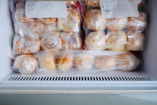 焼き上がったパンを美味しく保存する方法