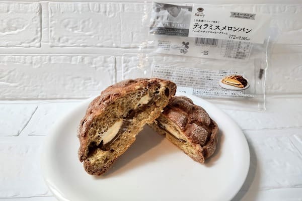 コンビニ メロンパン ファミリーマート 【安食雄二シェフ監修】ティラミスメロンパン ヘーゼルナッツコーヒークリーム
