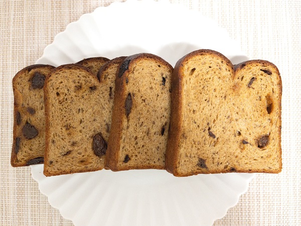 ベースブレッドダイエット5日目の昼食（ミニ食パン・レーズン）：562kcal