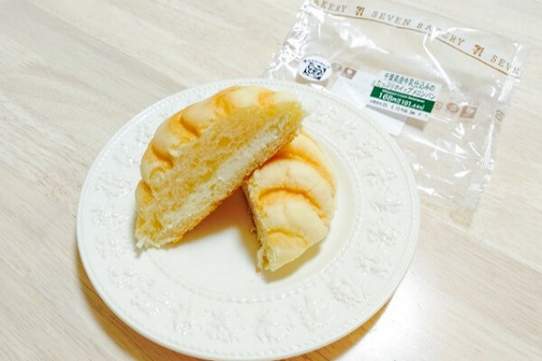 セブンイレブン 千葉県産牛乳仕込みのたっぷりホイップメロンパン